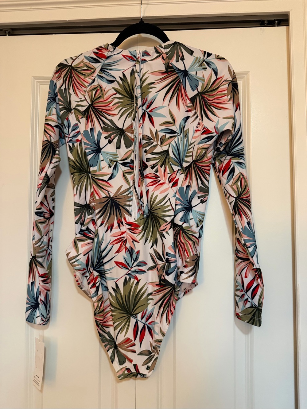 Hurley Tropical Leaf Print Top in White, Red, Navy, Teal, Olive